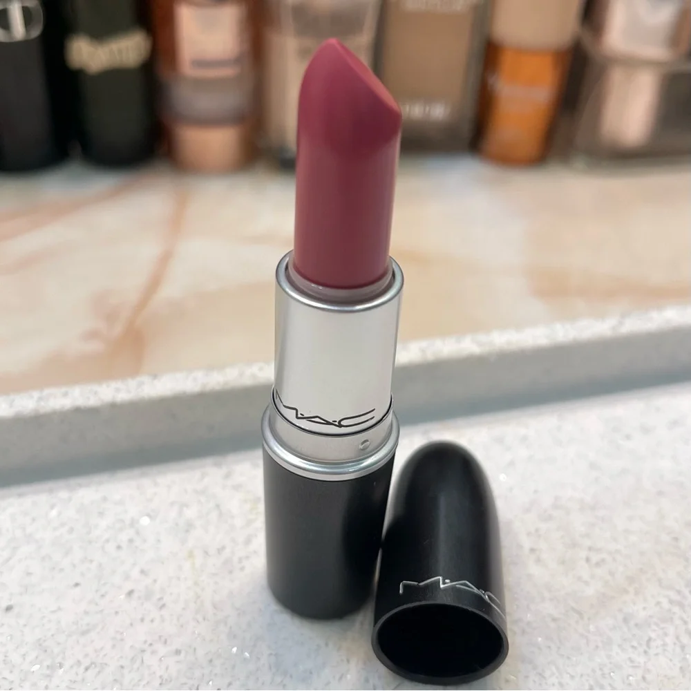 MAC ~ ‘802 BRAVE’ Satin Lipstick ~ Full Size ~ RARE & HTF ~ NIB